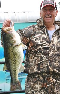 Bobby Milner with a 10.32 Lake D'Arbonne bass